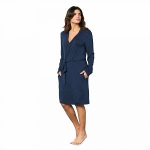 Cosa regalare quando è la festa della mamma? Un morbido accappatoio in spugna o una vestaglia da camera in viscosa